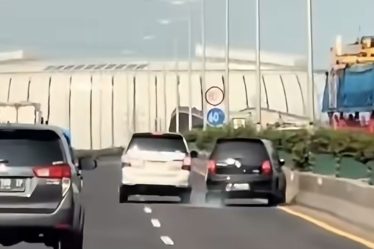 senggolan di Tol Tanjung Priok