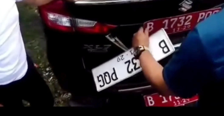mobil dinas DKI